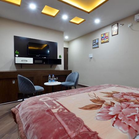 Hotel Lilac Doors Patna  Bagian luar foto