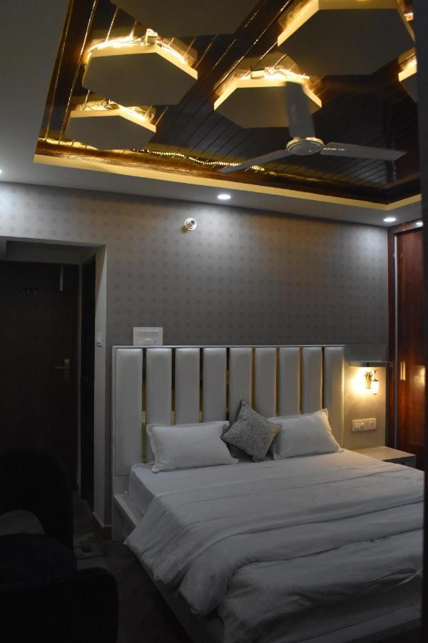 Hotel Lilac Doors Patna  Bagian luar foto