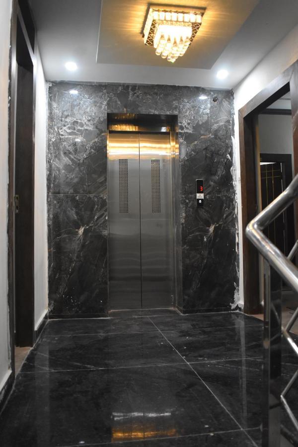 Hotel Lilac Doors Patna  Bagian luar foto