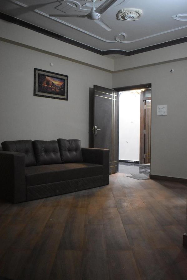 Hotel Lilac Doors Patna  Bagian luar foto