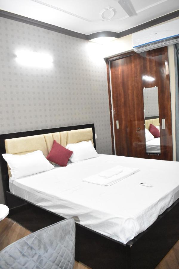 Hotel Lilac Doors Patna  Bagian luar foto