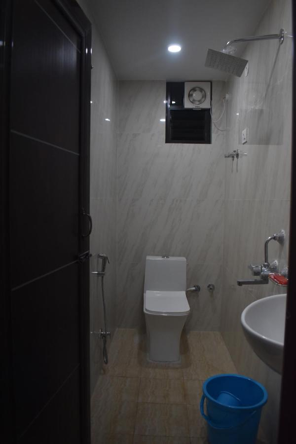 Hotel Lilac Doors Patna  Bagian luar foto