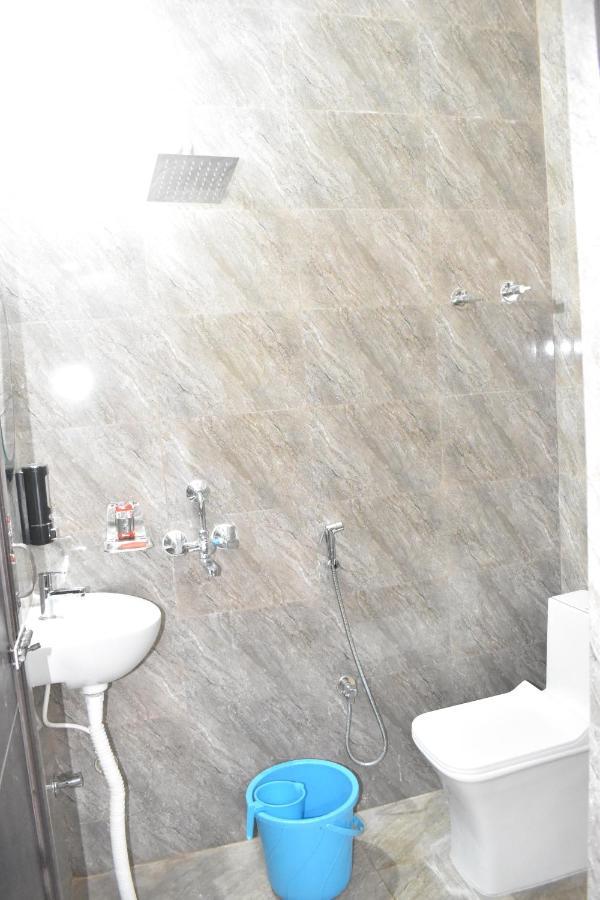 Hotel Lilac Doors Patna  Bagian luar foto