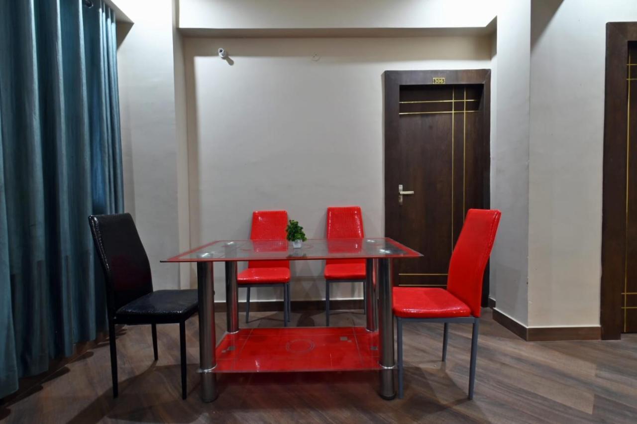 Hotel Lilac Doors Patna  Bagian luar foto