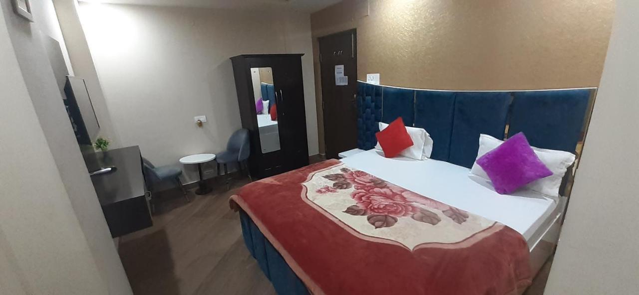 Hotel Lilac Doors Patna  Bagian luar foto