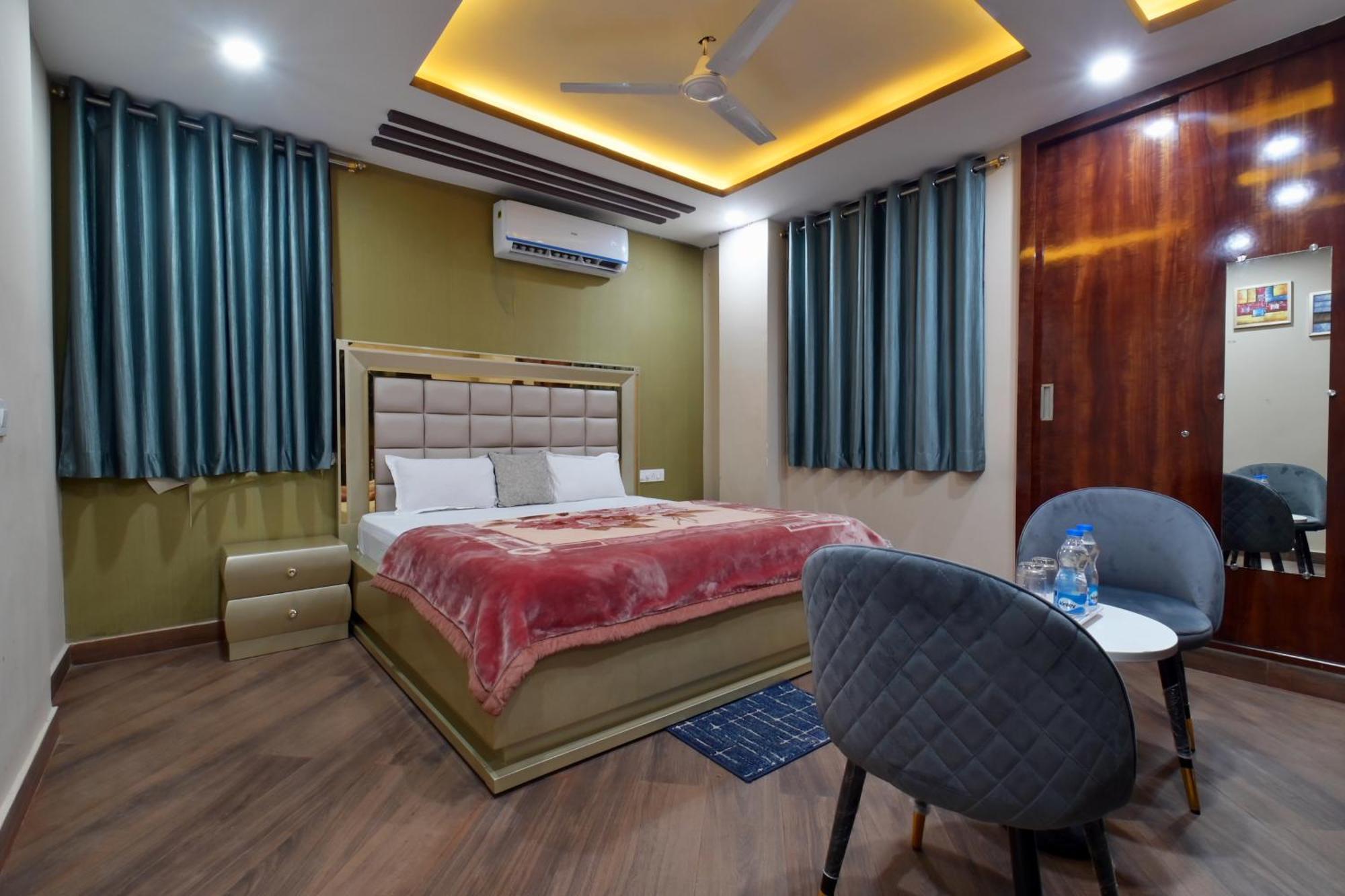 Hotel Lilac Doors Patna  Bagian luar foto