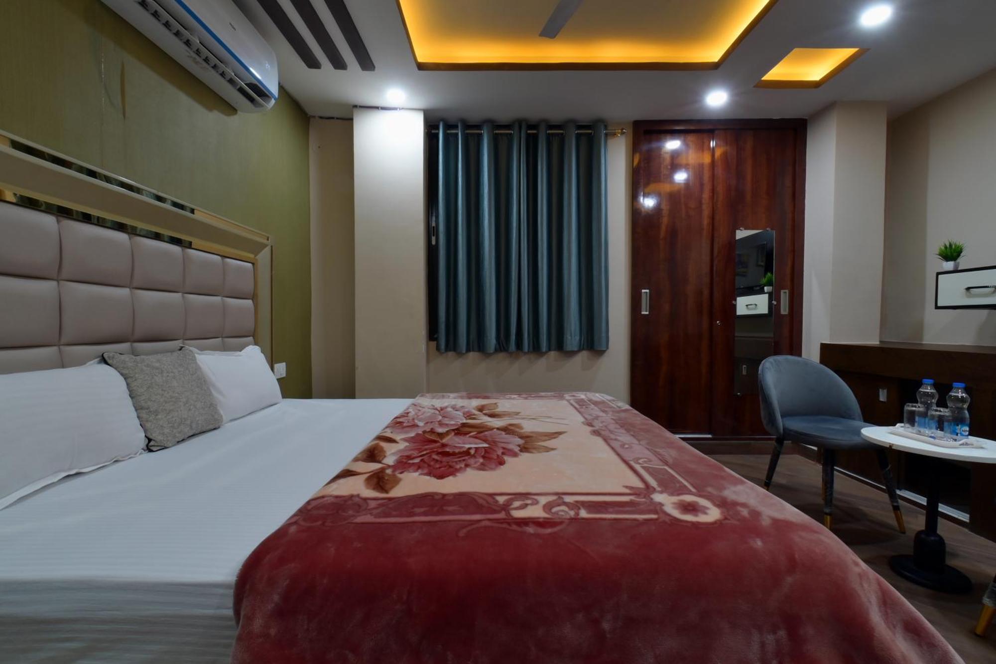 Hotel Lilac Doors Patna  Bagian luar foto