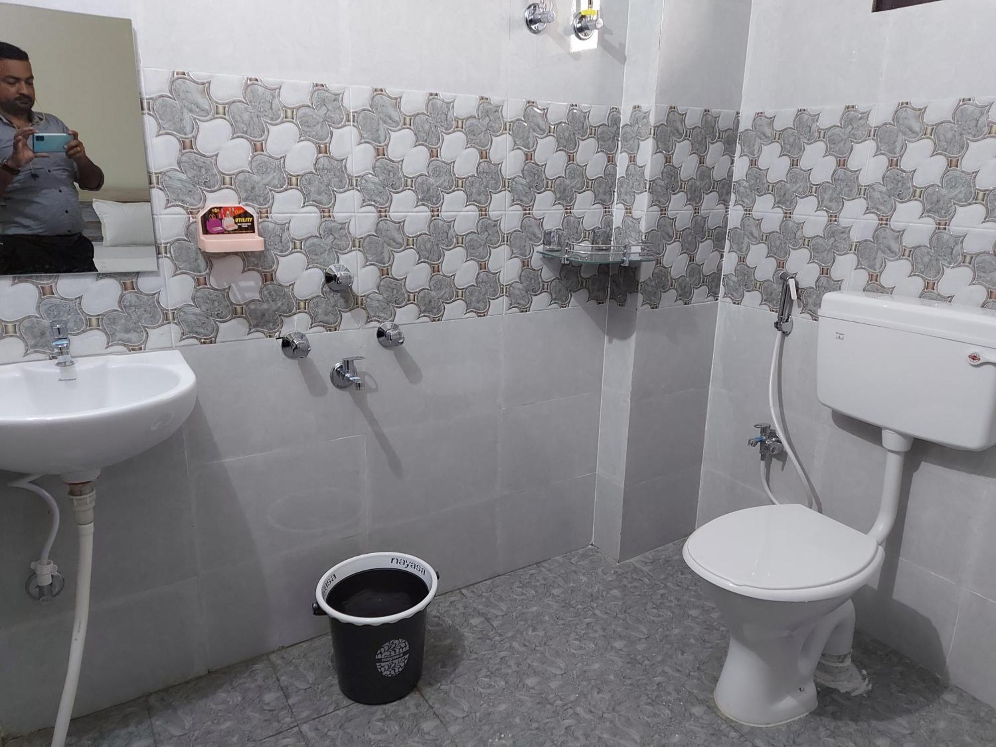 Hotel Lilac Doors Patna  Bagian luar foto