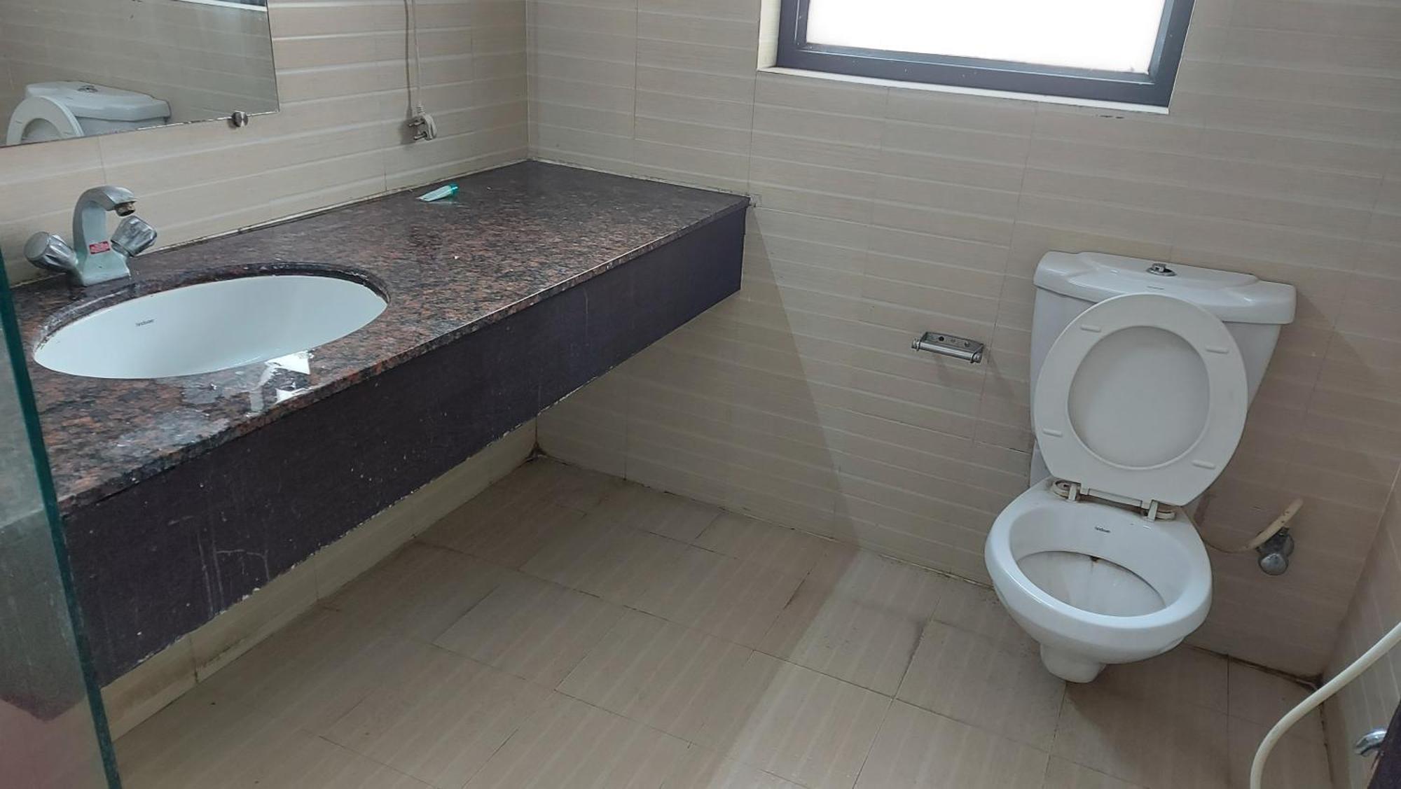 Hotel Lilac Doors Patna  Bagian luar foto